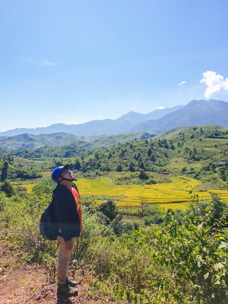 Canh dong lua vang cuc tay viet nam 2 768x1024 - VƯỢT 700 KM ĐẾN CỰC TÂY VIỆT NAM, KHÁM PHÁ NƠI DUY NHẤT GIÁP VỚI CẢ LÀO VÀ TRUNG QUỐC