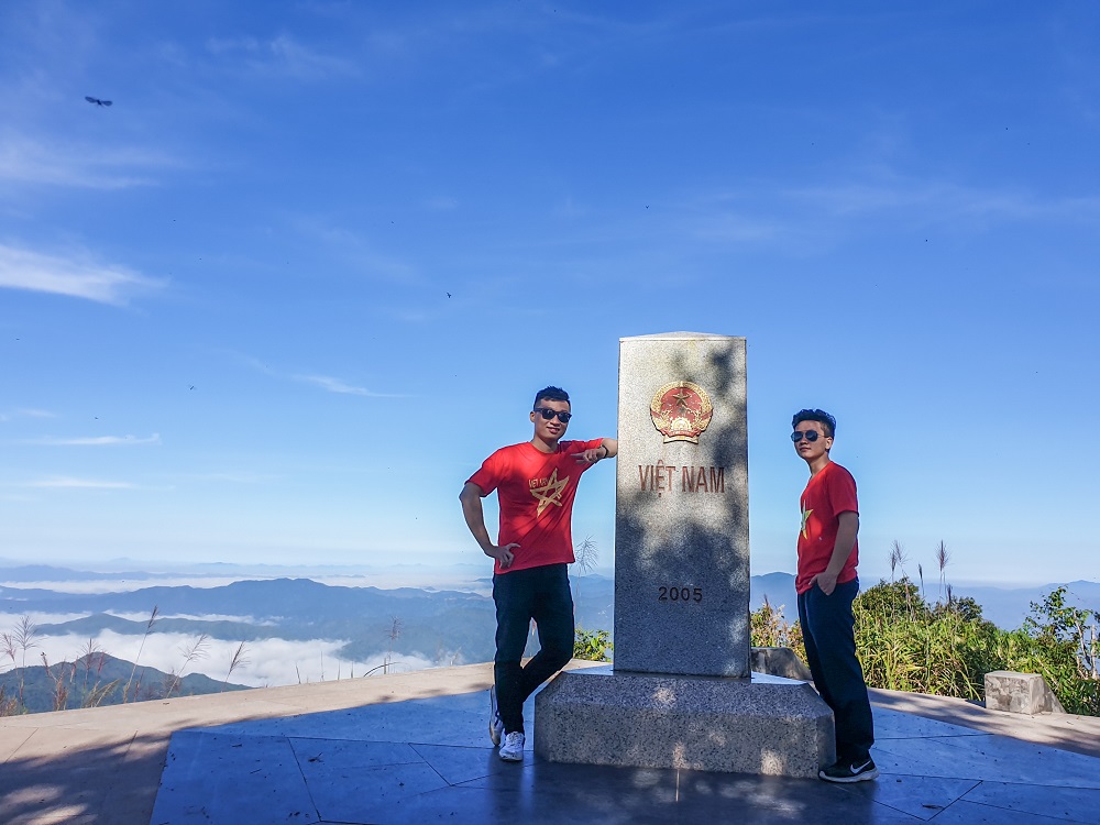 Cot moc cuc tay viet nam 1 - VƯỢT 700 KM ĐẾN CỰC TÂY VIỆT NAM, KHÁM PHÁ NƠI DUY NHẤT GIÁP VỚI CẢ LÀO VÀ TRUNG QUỐC