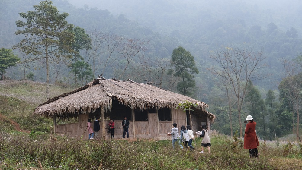 Du lich cong dong ban sung da bac hoa binh 15 - BÍ MẬT NGÔI LÀNG DUY NHẤT KHÔNG SÓNG 3G, WIFI TẠI ĐÀ BẮC, HÒA BÌNH