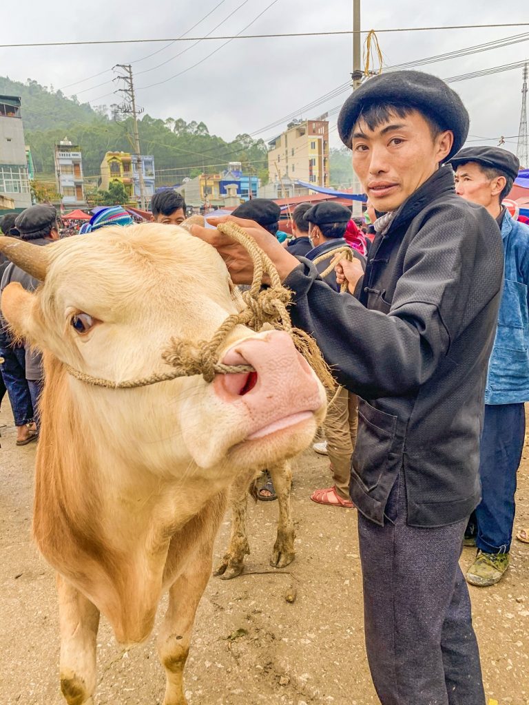 Cho phien dong van 2 du lich ha giang bang xe may 768x1024 - 72H KHÁM PHÁ DU LỊCH HÀ GIANG BẰNG XE MÁY DÀNH RIÊNG CHO CÁC TAY LÁI "YẾU"