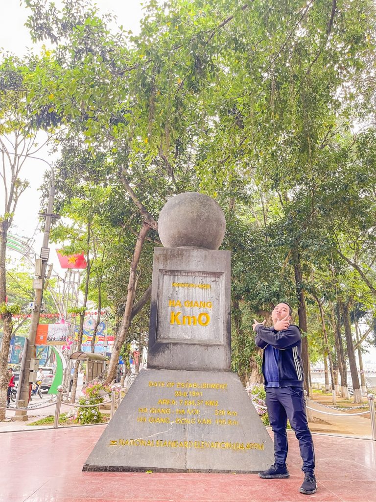Cot moc ha giang km0 2 du lich ha giang bang xe may 768x1024 - 72H KHÁM PHÁ DU LỊCH HÀ GIANG BẰNG XE MÁY DÀNH RIÊNG CHO CÁC TAY LÁI "YẾU"