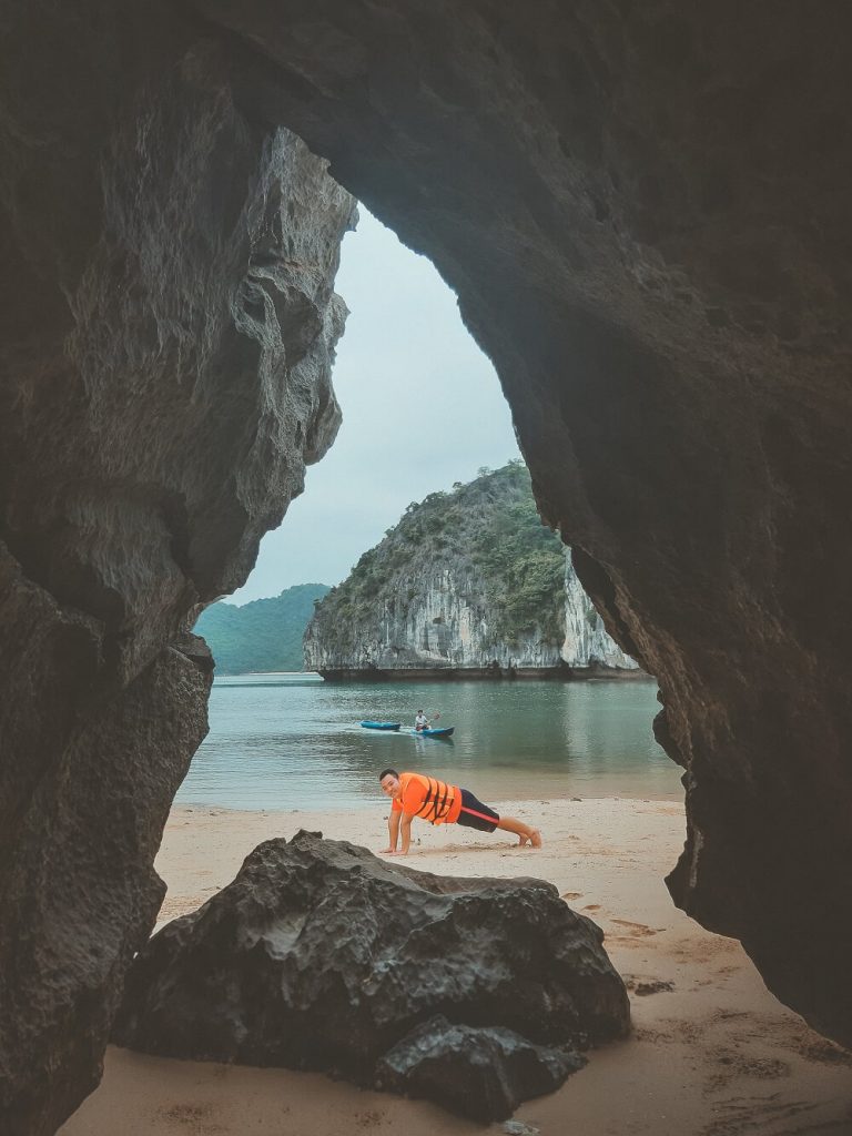 Dao hoang 3 trai dao 5 review cat ba 768x1024 - TRIỂN CHILL CÁT BÀ, VỊNH LAN HẠ CÙNG THỔ ĐỊA CHẢ LO CHI PHÍ