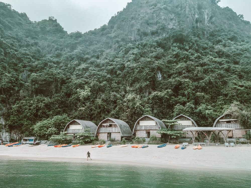 Toan-canh-mat-truoc-castaway-island-du-lich-cat-ba