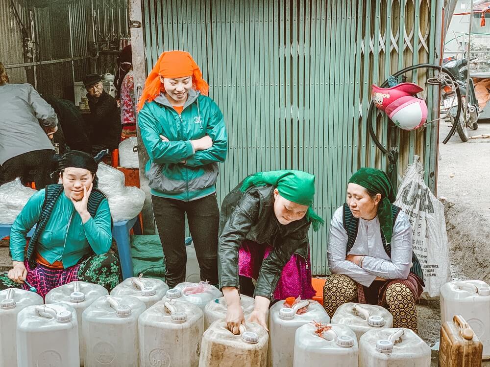 Cac ba nguoi dan toc tai cho phien dong van quan an ngon ha giang - MÁCH BẠN 8 QUÁN ĂN NGON HÀ GIANG TỪ THỔ ĐỊA