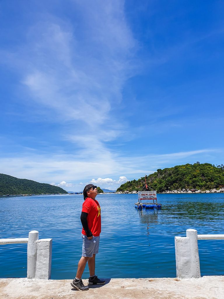 AI RỒI CŨNG PHẢI QUAY LẠI PHÚ YÊN THÔI – PHÚ YÊN TỪ A ĐẾN Ă Cot moc ben tau khong so ngoai bien review phu yen 768x1024 - AI RỒI CŨNG PHẢI QUAY LẠI PHÚ YÊN THÔI – PHÚ YÊN TỪ A ĐẾN Ă